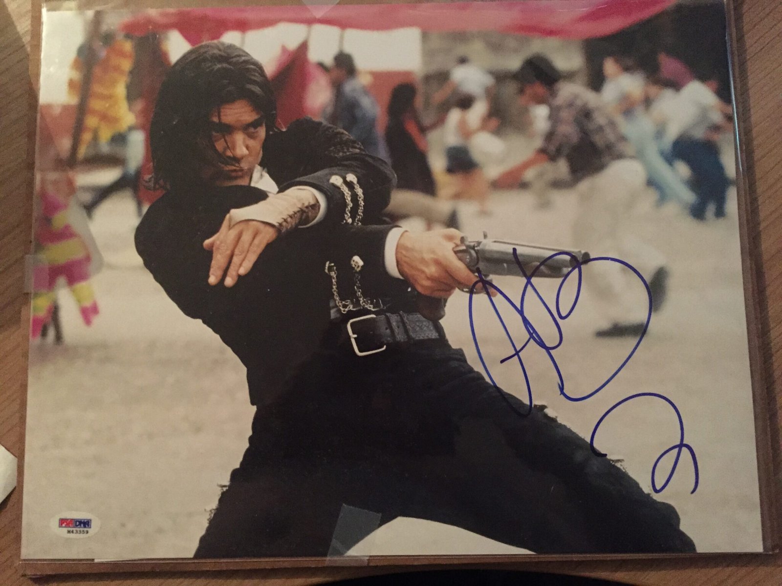 Signed by ANTONIO BANDERAS – A scene from the film Desperado – 11×14 ...