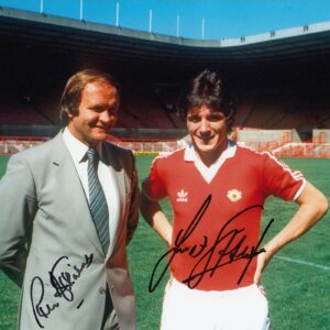 MAN UNITED 1981, FOOTBALL AUTOGRAPHED 12 X 8 PHOTO - Free Uk Shipping