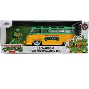TMNT 1962 VW Bus 1:24 Scale Die-Cast Metal Vehicle with Leonardo Figure- Free UK Shipping